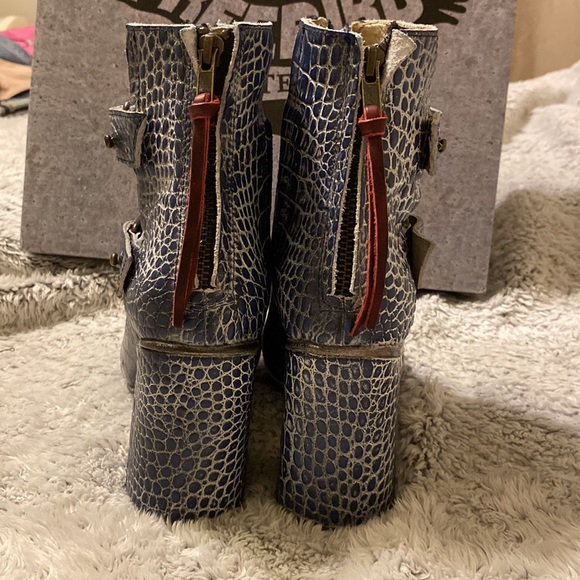 FREEBIRD by Steven Handcrafted JOEY Boot - Picture 6 of 12